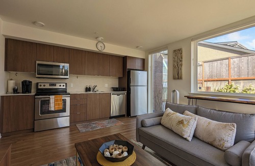 Wallingford Condo | A truly magnificent & smart condo with parking