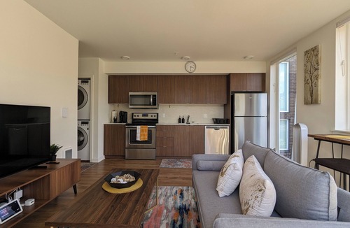 Wallingford Condo | A truly magnificent & smart condo with parking