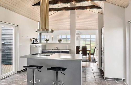 Hurup Thy House | A truly remarkable, bright vacation home from 2007, equipped with heat pump.