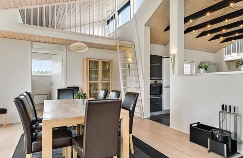 Hurup Thy House | A truly remarkable, bright vacation home from 2007, equipped with heat pump.