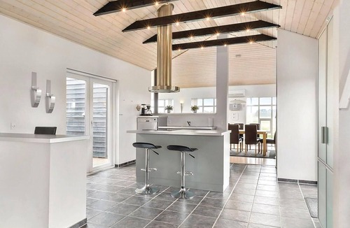 Hurup Thy House | A truly remarkable, bright vacation home from 2007, equipped with heat pump.