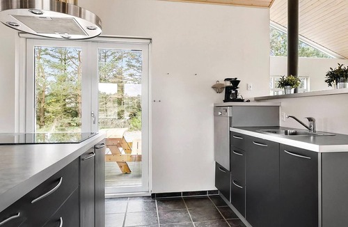 Hurup Thy House | A truly remarkable, bright vacation home from 2007, equipped with heat pump.
