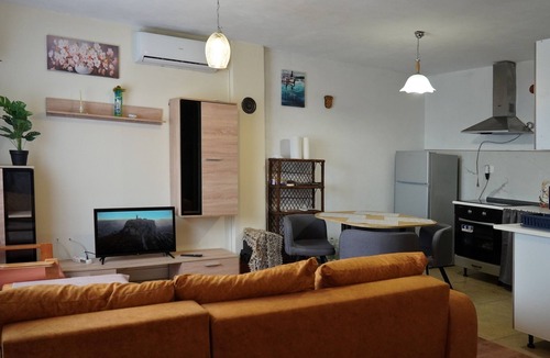 Petrovija House | A two bedroom, budget friendly bungalow with large garden - Anma