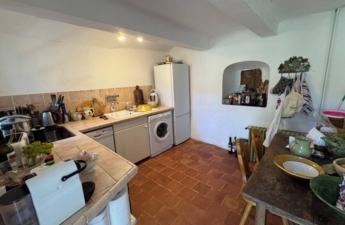 Rustrel House | A typical sheepfold between Ventoux and Luberon