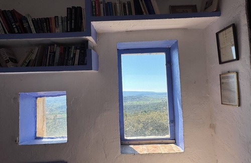 Rustrel House | A typical sheepfold between Ventoux and Luberon