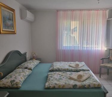 Contone House | A u r o r a Central Room vicino FFS