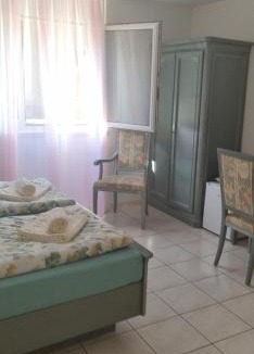 Contone House | A u r o r a Central Room vicino FFS