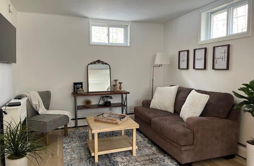 Delmar Apartment | A unique and tranquil getaway at a cozy garden level apartment