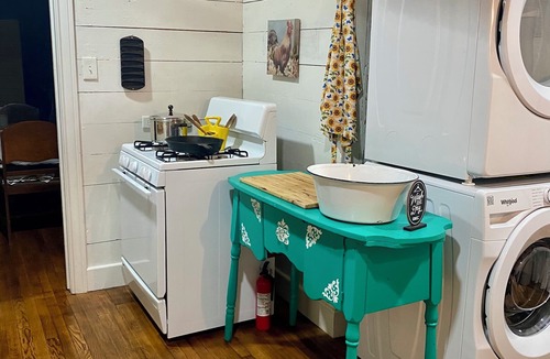 Glen Rose Cottage | A unique Charming 2-bedroom cottage in Glen Rose, Texas