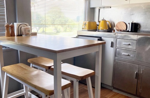 Perthville House | A unique sleeper train carriage near Bathurst that's off the rails!n