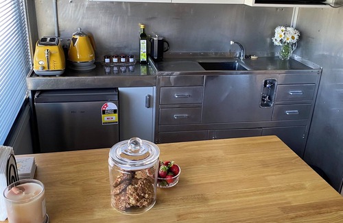 Perthville House | A unique sleeper train carriage near Bathurst that's off the rails!n