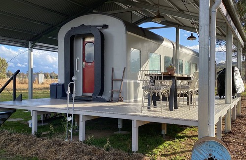 Perthville House | A unique sleeper train carriage near Bathurst that's off the rails!n
