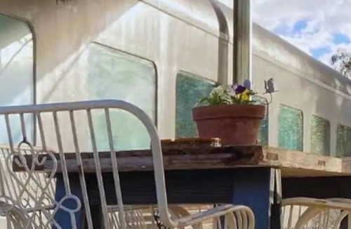 Perthville House | A unique sleeper train carriage near Bathurst that's off the rails!n
