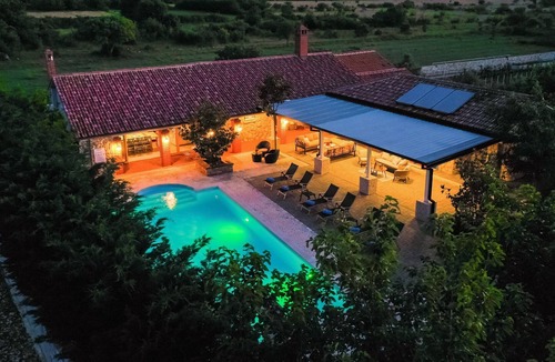 Poljica Villa | A unique Villa pequena perla with a pool
