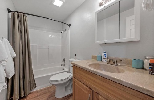 Silver Lake Villa | A very large 2 level 4 Beds 2 Baths Entire House