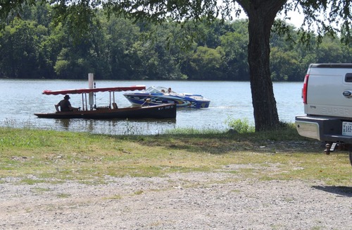 North Chesterfield Boat Rental | A VERY NICE 43' YACHT WITH LONG RIVER VIEWS AND ONSITE RIVERSIDE DINING