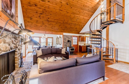 Bristol Hills House | A Very Private Getaway