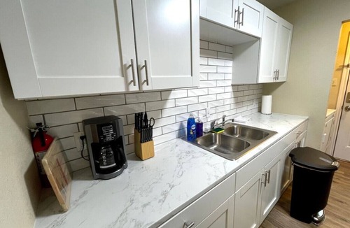 Temple House | A Vibrant Paradise - 3 BDR 2 BTH Home of Temple