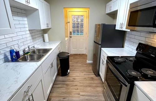 Temple House | A Vibrant Paradise - 3 BDR 2 BTH Home of Temple