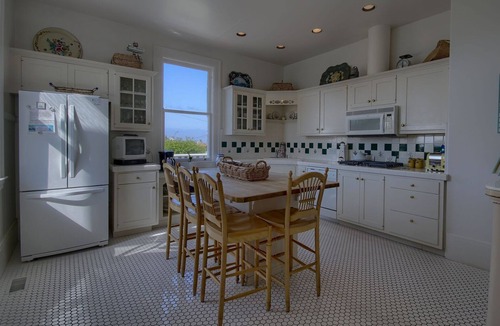 San Simeon House | A Victorian Lightkeepers House-Spring Special