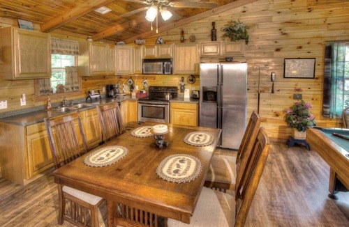 Sautee Nacoochee Cabin | A View From Above - Dog Friendly w/Screened in Porch and Hot Tub, Near Helen GA