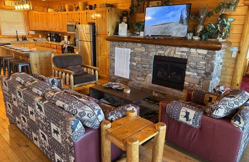 Pigeon Forge Cabin | A+ Views & Location! Parkway, Dollywood/Hot Tub Games Pet Friendly Resort Pool