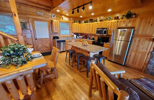 Pigeon Forge Cabin | A+ Views & Location! Parkway, Dollywood/Hot Tub Games Pet Friendly Resort Pool