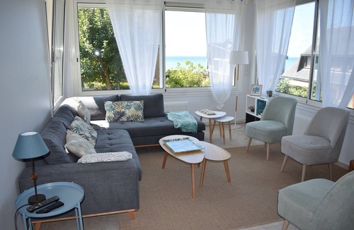 Donville-les-Bains Villa | A villa just steps from the beach.