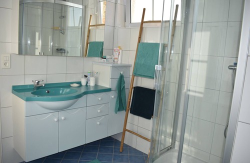 Donville-les-Bains Villa | A villa just steps from the beach.