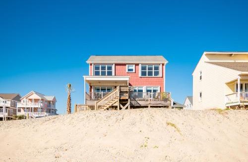 Long Beach House | A Villa Roja by Oak Island Accommodations