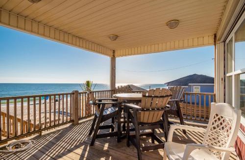 Long Beach House | A Villa Roja by Oak Island Accommodations