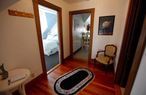 Newton Highlands House | A Village Bed and Breakfast