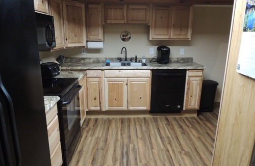 Ruidoso House | A Vintage Retreat within earshot of Rio Ruidoso -10 min walk to Midtown Ruidoso.