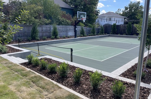 Brazos House | A Waco cottage with private pickleball court!