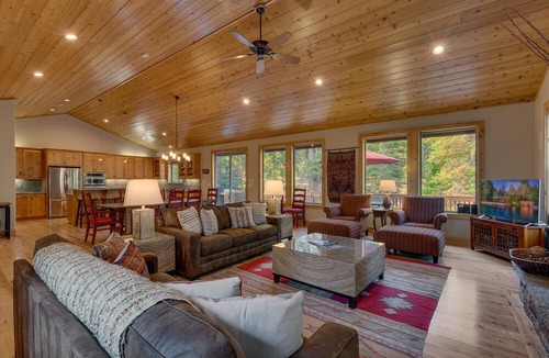Tahoe Vista House | A Walk In The Woods - TLUXP