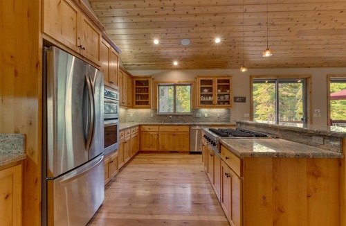Tahoe Vista House | A Walk In The Woods - TLUXP