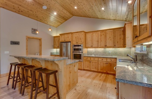 Tahoe Vista House | A Walk In The Woods - TLUXP