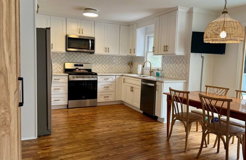 Martinez House | A warm Master's Rental convenient to course! An easy & direct 4 miles to ANGC!