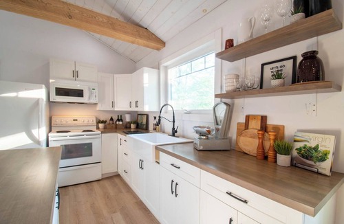 Bayfield Cottage | A Wave from it All, close to Lake Huron & Bayfield