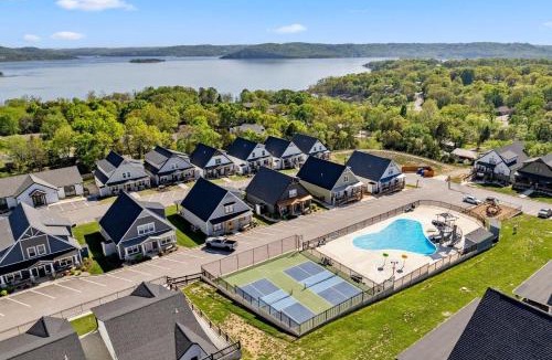 Branson House | A Wave From It All