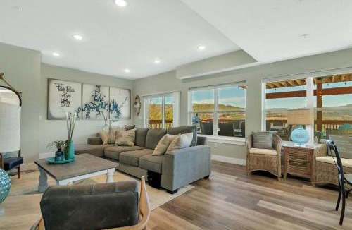 Branson House | A Wave From It All