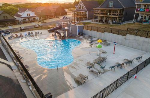 Branson House | A Wave From It All