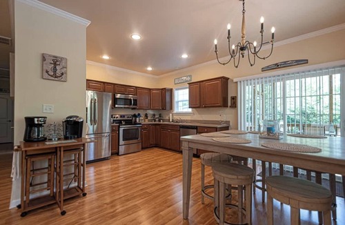 Ocean Pines House | A Wave From it All | Screened porch/outdoor dining