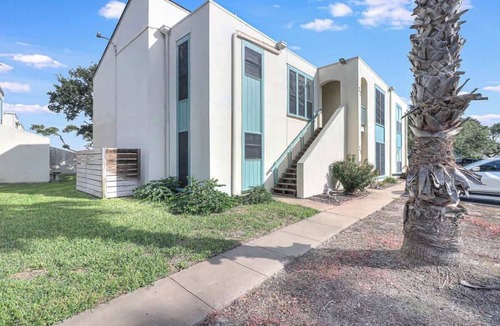 Sailhouse Apartment | A Wave From It All