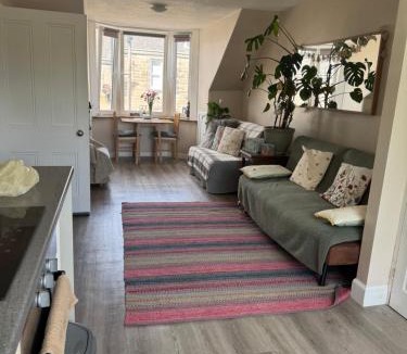 Dunfermline Apartment | “A Wee Pad in Dunfermline”