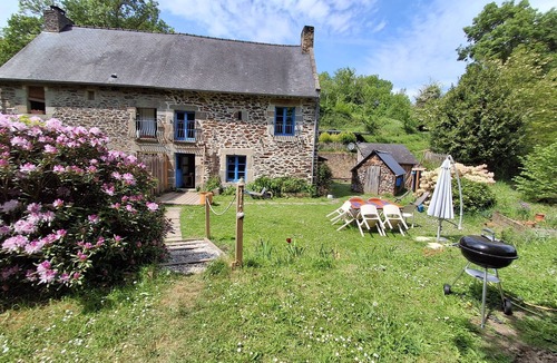 Le Minihic-sur-Rance House | A week at the rhythm of the tides in a charming stone house.