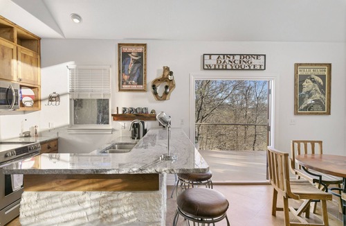 Marble Falls House | A "Willie" Nice House, with a Willie nice view! 509 East Avenue, Marble Falls