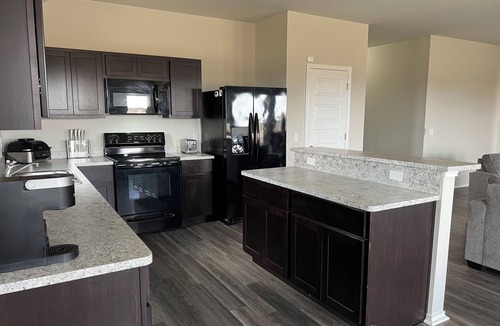 Shawnee House | A Winning Stay-Mins. from Firelake Fields & Casino-Enjoy the Large Yard&Hot Tub