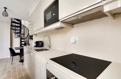 Montmartre Apartment | A Wonderfull 1-BR/2BA Duplex in Montmartre