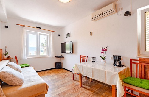 Cove Tri Zala (Zrnovo) Apartment | A1-apartment 50m from the beach with the sea view